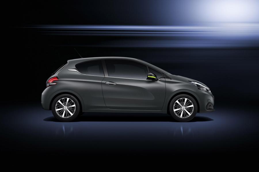  Peugeot 208 Ice Silver 2015 года  (фото 14 из 18)